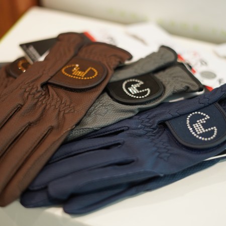 ถุงมือ Gloves